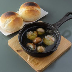 エビとマッシュルームのアヒージョ