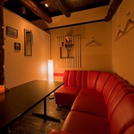 ソファ席の個室はデートや女子会に大人気◎プライベートな空間で楽しいひとときをお過ごしください。