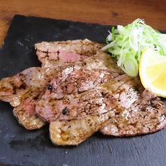 牛カルビ炭焼き(オリジナルソース添え)