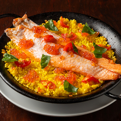 サーモンとたっぷりイクラの親子パエリア