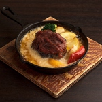 マルタ共和国の代表的な肉料理「ブラジオリ」をお召し上がりいただけます。ぜひ一度ご賞味ください！