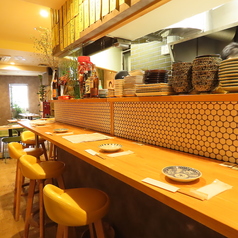 お1人様でのサク飲みやちょい飲みも大歓迎◎気軽に立ち寄っていただけます！お酒とバリエーション豊かなお料理を楽しむことができる当店は、コンクリートの内装が醸し出すリラックスできる雰囲気になってます。時間が経つのを忘れてお過ごしになれる憩いの空間です☆