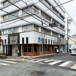 八王子駅徒歩15分。ご来店お待ちしております。