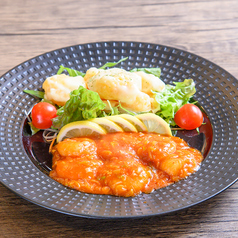 リピーター続出！ぷりぷり食感がたまらない絶品エビ料理の写真