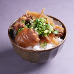 コラーゲンたっぷり牛筋煮ぶっかけ丼