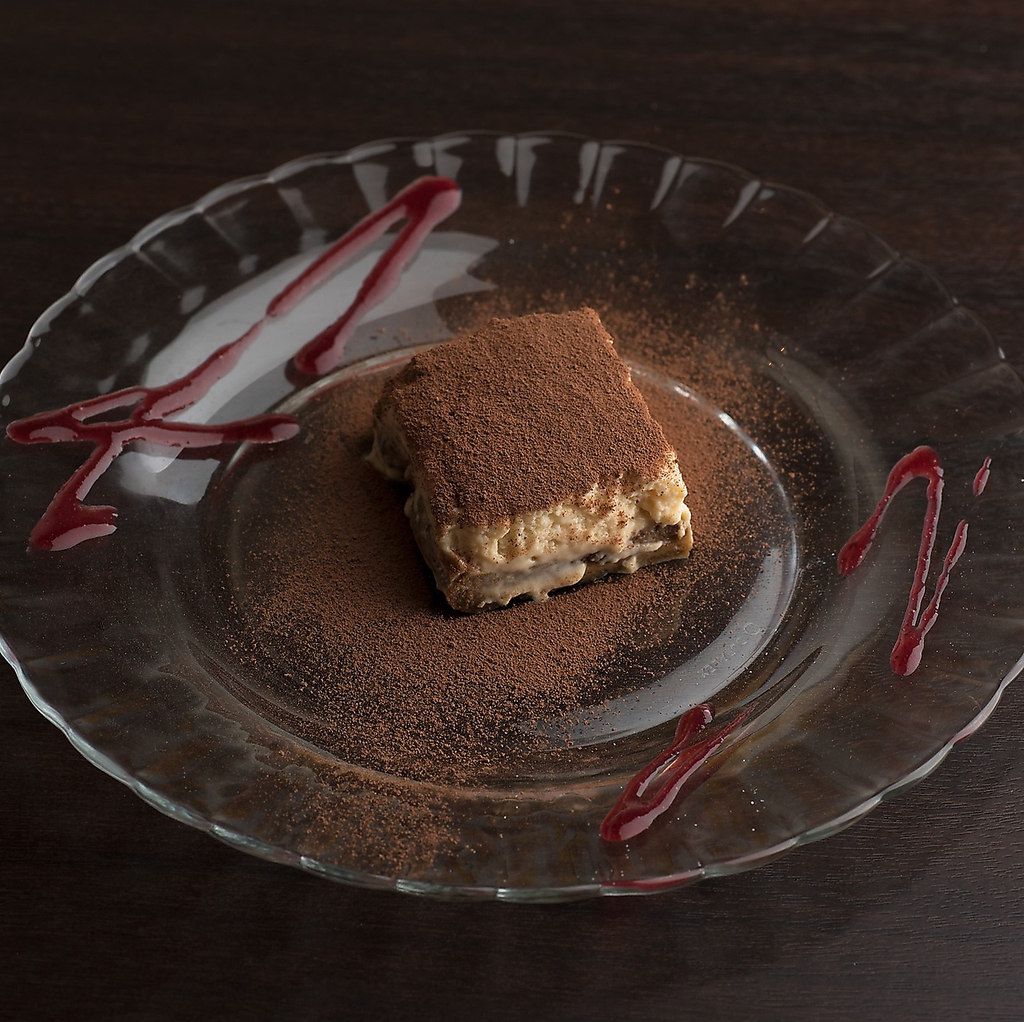 イタリア産のマスカルポーネを贅沢に使用したティラミスなどシェフこだわりのデザートを召し上がれ♪