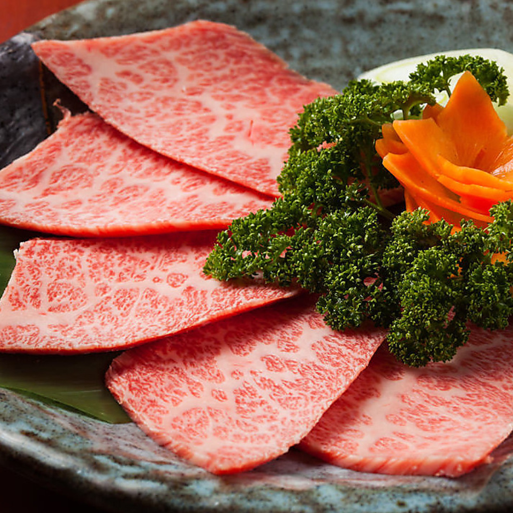 良い肉はじろべ！迫力のプレミアサーロインは岩塩でシンプルに食べるのが最高！お得なコース5000円～