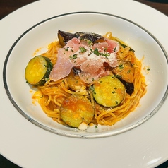 生ハムと旬野菜のトマトパスタ