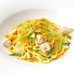 カジキマグロと九条ネギ カラスミのタリオリーニ（細い手打麺）