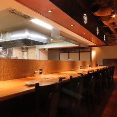 【サク飲み】自分を慈しむ、静かなご褒美にぴったり◎一日の終わりに、お一人様でふらりと。 誰にも気兼ねすることなく、目の前のお料理と向き合い、お酒の香りに浸る贅沢。職人の手仕事を眺めながら過ごす至福の時間をじっくりとお楽しみください。慌ただしい日常から離れ、自分自身を優しく整える「心の休息」をどうぞ。