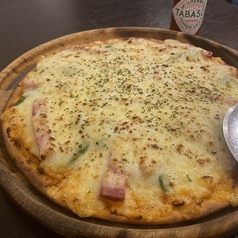 ベーコンとアスパラのオーロラソースpizza/明太ポテトのpizza/牛すじデミグラスpizza