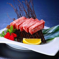 信頼できる業者から仕入れる新鮮赤身肉