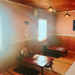 お子様連れ大歓迎のお座敷席ございます！アメリカンな内装からここだけガラリと和風な面白さ♪