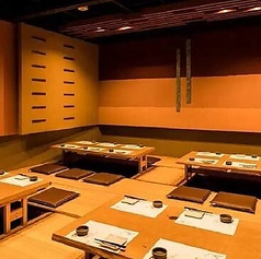 団体様でも安心してご利用頂けるよう、広々とした店内。中規模宴会をするなら当店へ！