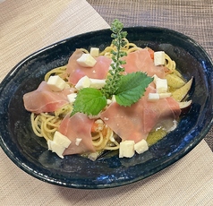 茄子とトマトと生ハムとモツァレラの紫蘇ジェノベーゼパスタ