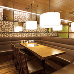 暖かみのある照明はデートシーンに最適♪お洒落なカフェ空間で愉しいお食事を…。