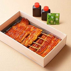 鰻蒲焼折(一人前)(写真は松・名古屋)