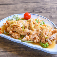 部位と仕込みにこだわる自家製鶏料理