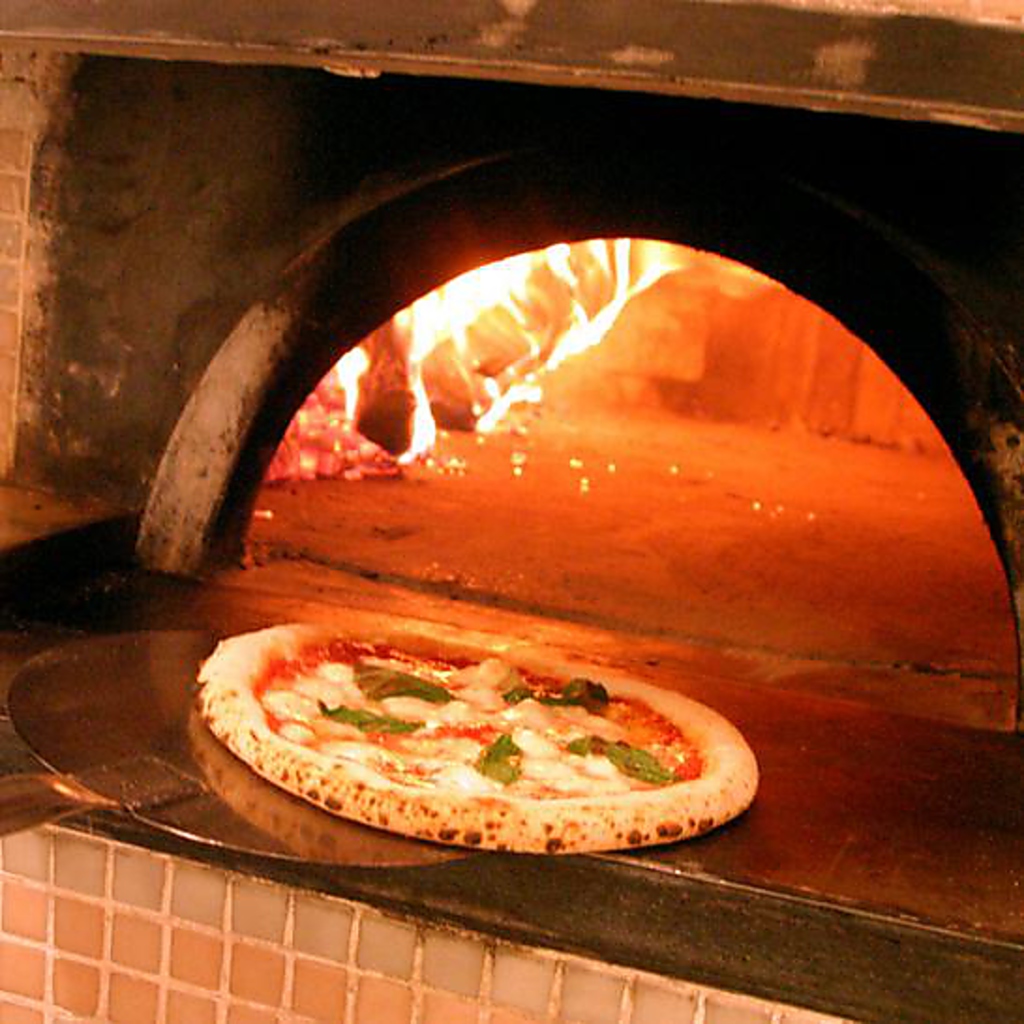 ミッドランドスクエア4F★東京白金に続く、大人気のピッツェリア【イゾラ】ナポリPizza専門の薪釜で