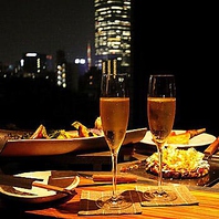 美しい夜景が忘れられないひとときを演出してくれます