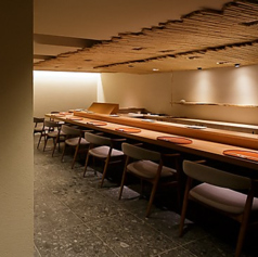 当店は貸切のご対応も承っております。他のお客様を気にすることなくお身内だけで羽根を伸ばして美味しいお料理と共にご宴会をお楽しみいただけます。会社の大事な接待やご家族様の記念日のお祝いなどに最適です。