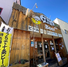 心地よい風が通り抜ける1階テラス席は、開放感たっぷりの人気スペース!こちらのテラス席は【ペット同伴もOK】なので、愛犬と一緒にお出かけしたいご家族やご友人との飲み会、一味違うデートにも大活躍します♪記念日のお祝いから賑やかな女子会まで、いつもとは少し違う特別なロケーションをお楽しみください。