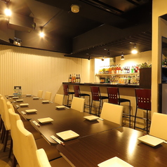 店内奥のテーブルはつなげて16名前後までOK！