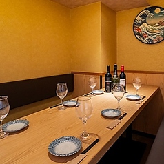 会社宴会や大型宴会・パーティーにピッタリな広々個室をご用意！柔らかな照明灯る優美な空間が特別なご宴会を演出します♪旬の味覚愉しむ本格料理と銘酒で贅沢なご宴会をお楽しみ下さい