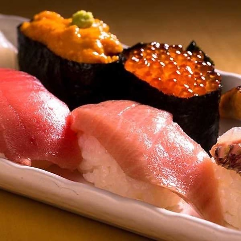 高知宿毛湾直送の鮮魚×こだわりの赤酢。職人が一貫ずつ丁寧に握る本格江戸前寿司