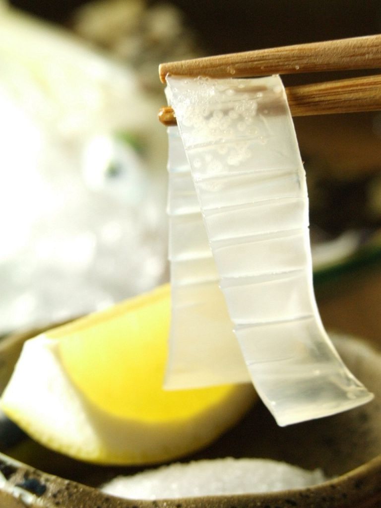 イカは新鮮さがすべて。透き通るような白さは涼を感じさせます。