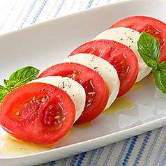 モッツァレラチーズとトマトのカプレーゼ