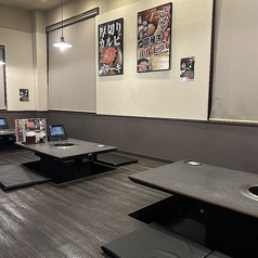 広々としていて開放的な掘りごたつ式のお席は、足元もゆったり座れるのでごゆっくりとお食事をご堪能できます♪30名様ご利用できるので、大人数でのお食事やご宴会などにご対応可能です★打ち上げや、歓送迎会・お祝い事など様々なシーンに◎お席についてやご予約につきましては、是非お気軽に店舗までご相談くださいませ！