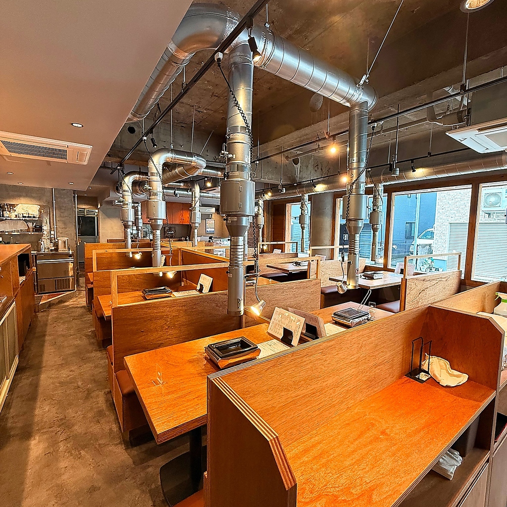 テーブル席、お座敷、大宴会場と様々なシーンに合わせたお部屋をご用意♪