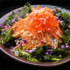 蕎麦米と鳴門ワカメの藻塩チョレギサラダ