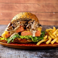 海峡サーモンフライのキノコタルタル フィッシュバーガー