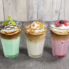 目で見て楽しい写真映えドリンクも！