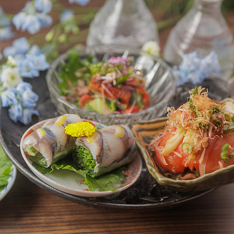 季節で変わる豊富な日本酒とお酒に合う小皿料理が楽しめる隠れ家的なお店です！