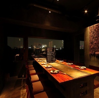 スタイリッシュなインテリアで落ち着いた印象のお席◎