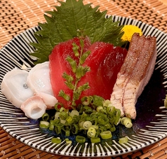 鮮魚盛合わせ(1人前)