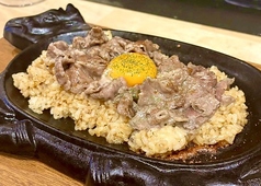 黒毛和牛の鉄板ガーリックライス