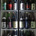 【東日本】の日本酒を入れた日本酒の冷蔵庫。こちらの冷蔵庫から自由に取り出して飲み放題をご利用頂けます！