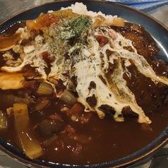 大人気！自家製ジューシーハンバーグ乗せ夏目家のハヤシライス！本日のミニデザート＋ドリンク付き