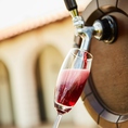 ヴェネツィア近郊ワイナリーから輸入しているフレッシュな樽生スパークリングワインをご提供しています。