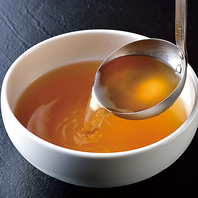 手作りの秘伝のスープへのこだわりとその魅力を感じて。