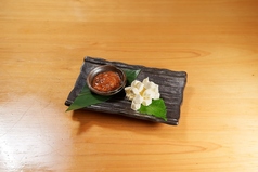 クリームチーズ 鮪酒盗添え