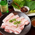 料理メニュー写真 漢方三元豚のサムギョプサルセット