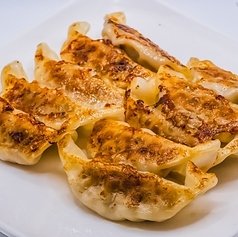 定番の焼き餃子などのメニューも豊富♪