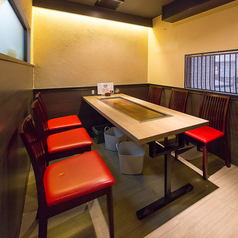 6名席もご用意あり、ゆっくりとお過ごしいただけます。