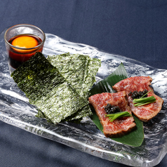 和牛焔特製 手巻き ~和牛イチボ叩き 卵黄醤油漬け 有明海苔 キャビア~(1人前~)