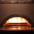 ピッツァ窯で焼き上げた絶品のナポリピッツァをご提供しています。